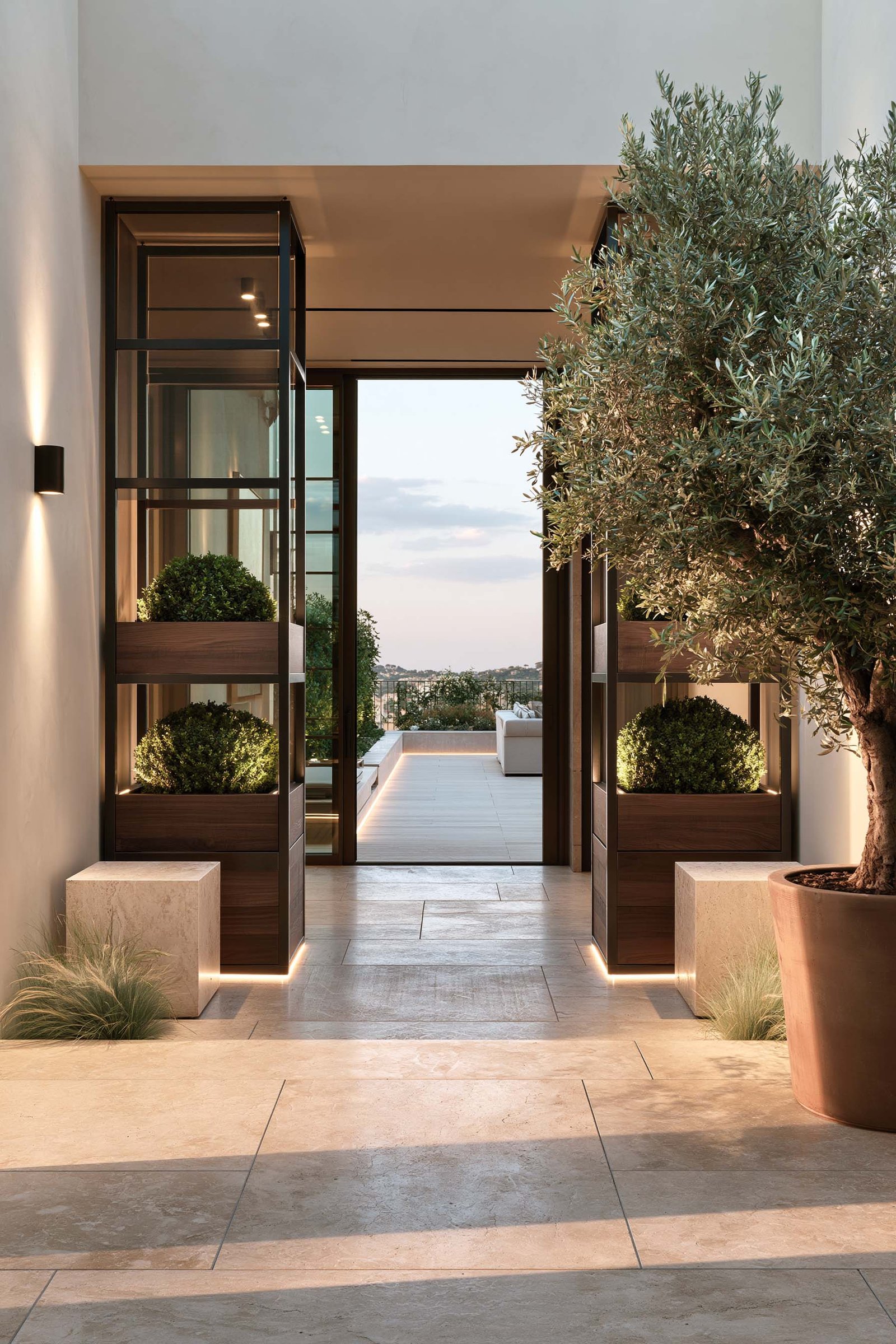 Deux claustras Hortus Velum™ Arcana en noyer fumé encadrant une enfilade vers la terrasse, séjour contemporain à Antibes, rythme et retenue Paracelsus Gardens™