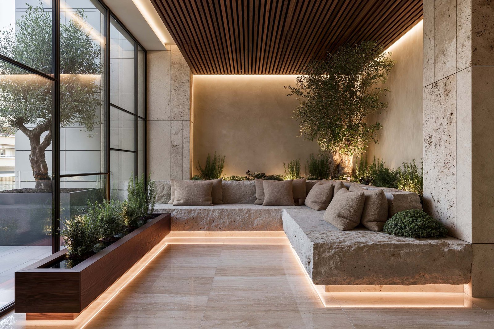Espace de chaleur aromatique d’un spa à Monaco, banquette en travertin clair et noyer fumé, plafond à lattes bois rétro-éclairé LED 2700K, mur en stucco lustro modulé, jardinière intégrée d’herbes méditerranéennes côté baie.